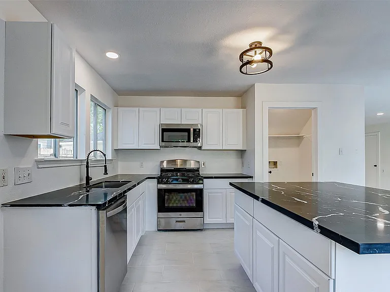 21892 Silver Oak Ct — Photo 15