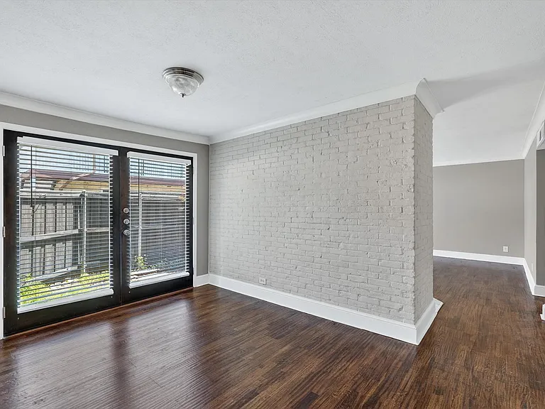 5932 Sandhurst Ln #114 — Photo 12