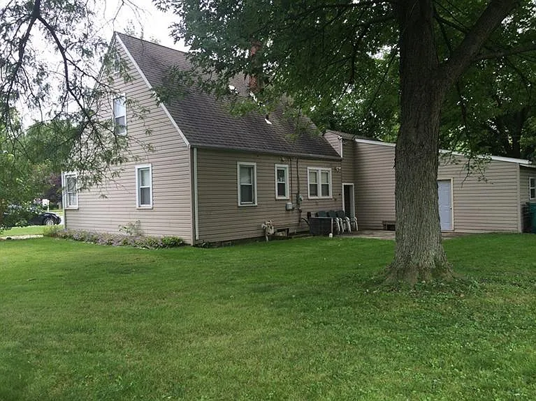 3 bed, 1.5 bath, 1524 sqft, $2,300 — Photo 2