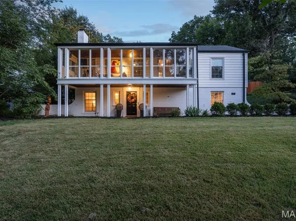 17 Fleetwood Dr, Saint Louis, MO 63124