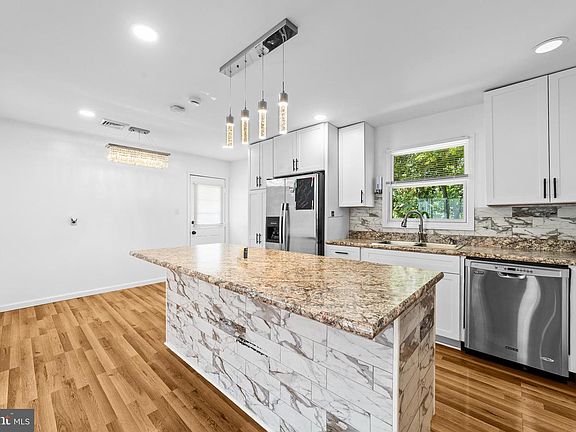 5th image of 410 Lewistown Rd