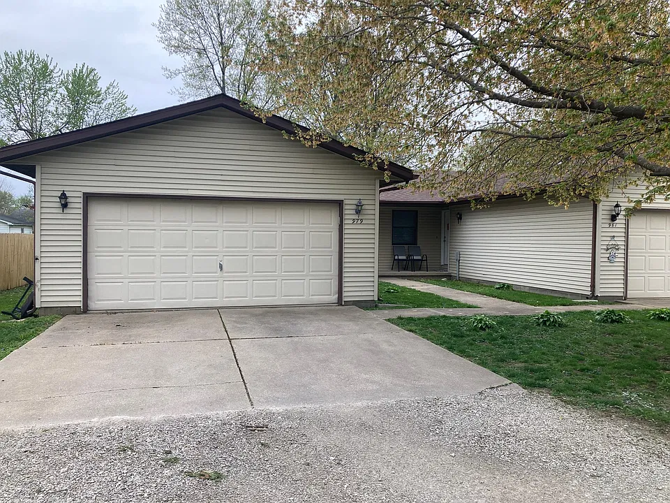 979 E Lincoln St #979