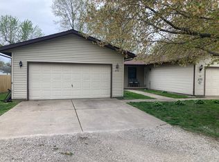 979 E Lincoln St #979, Riverton, IL 62561
