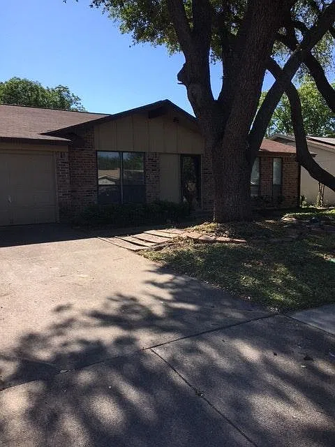 4 bed, 1845 sqft, $2,450 — Photo 3