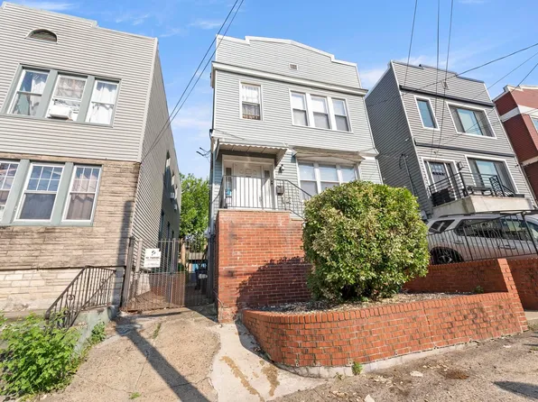 658 Liberty Avenue image 1 of 20