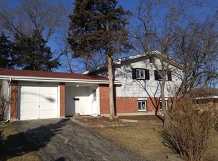 800 Woodlawn St, Hoffman Estates, IL 60169