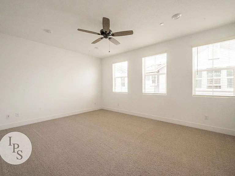 2830 E Tamarind Dr — Photo 23
