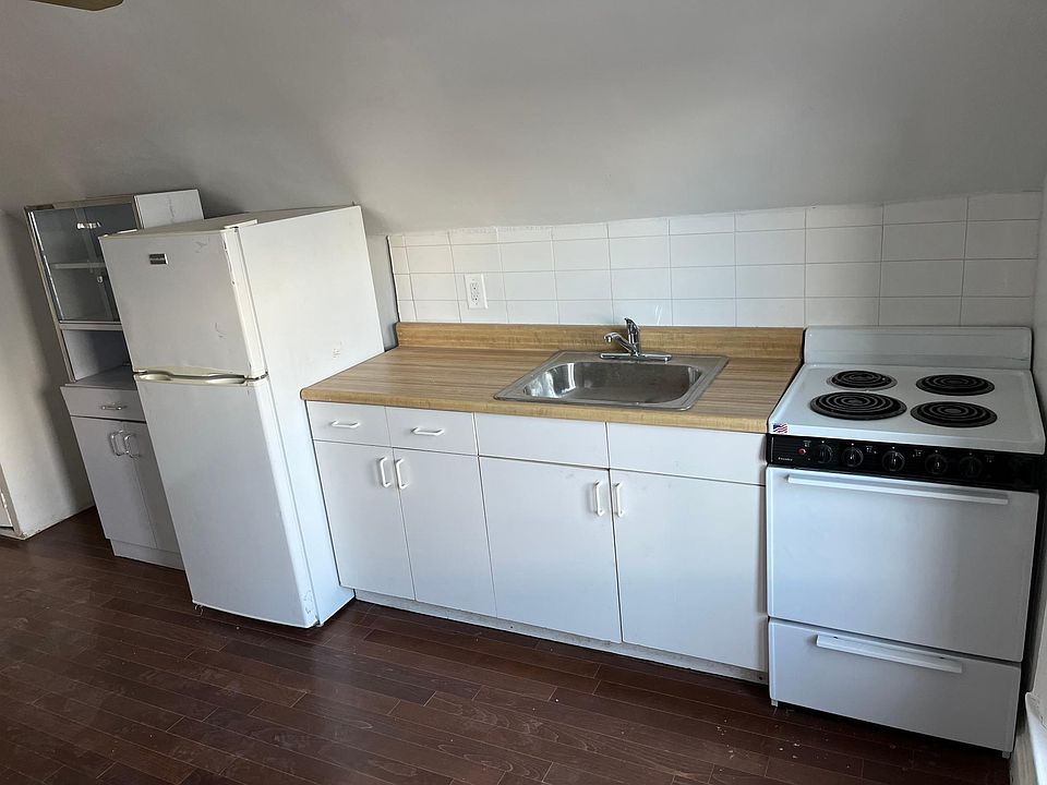 1st image of 50 Alexander Ave Floor 3