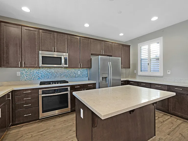 210 Stratus Cmn — Photo 9