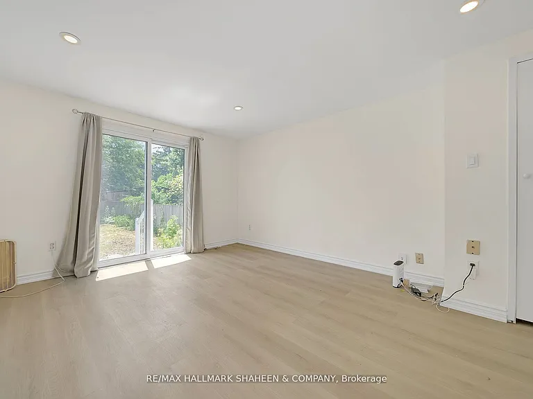 203 Quebec St — Photo 11