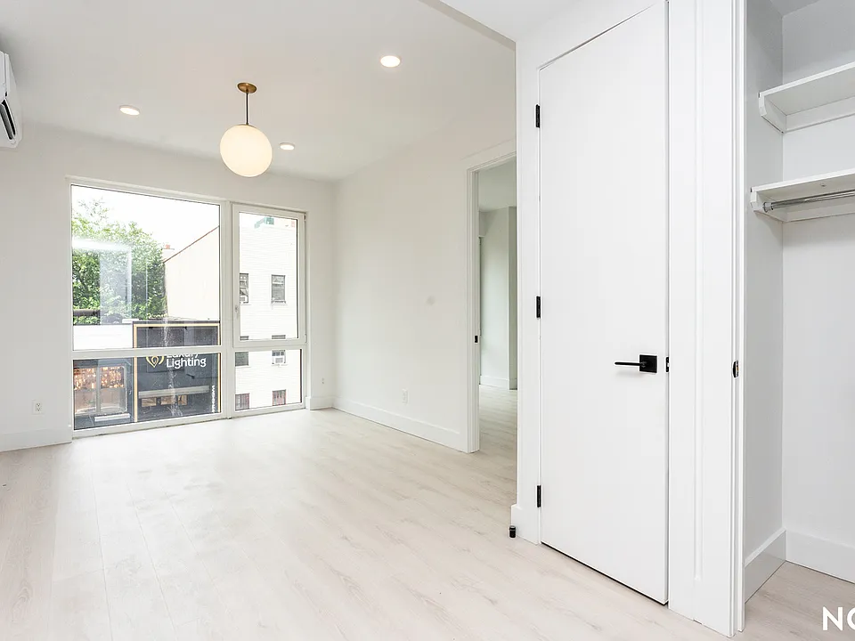 344 Lorimer St #4G