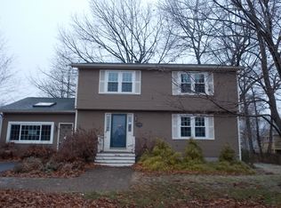 11 Lily Dr, Cranston, RI 02920