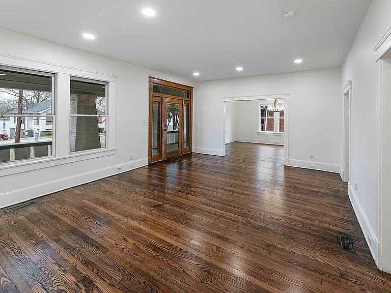 104 E Glenwood Ave — Photo 13