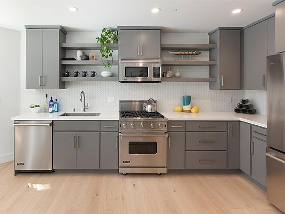 3rd image of 16A Iris Ave