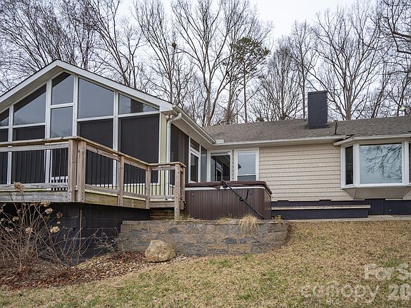 2nd image of 208 Island View Rd