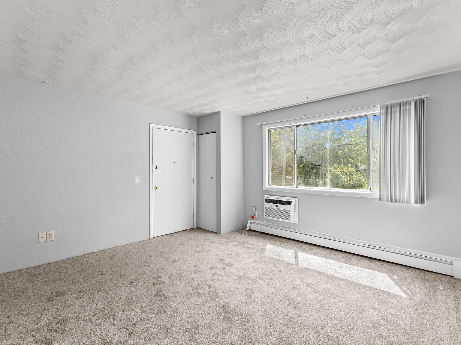 2 bed, 700 sqft, $875 — Photo 2
