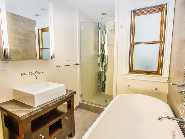2335 Francisco St — Photo 23