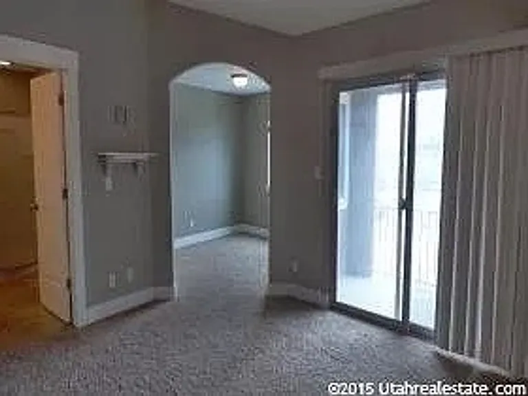 2741 N Garden Dr — Photo 6
