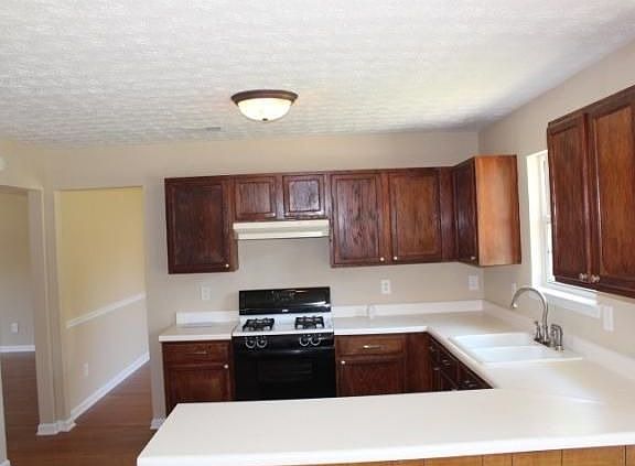 4th image of 395 Oakland Place Dr