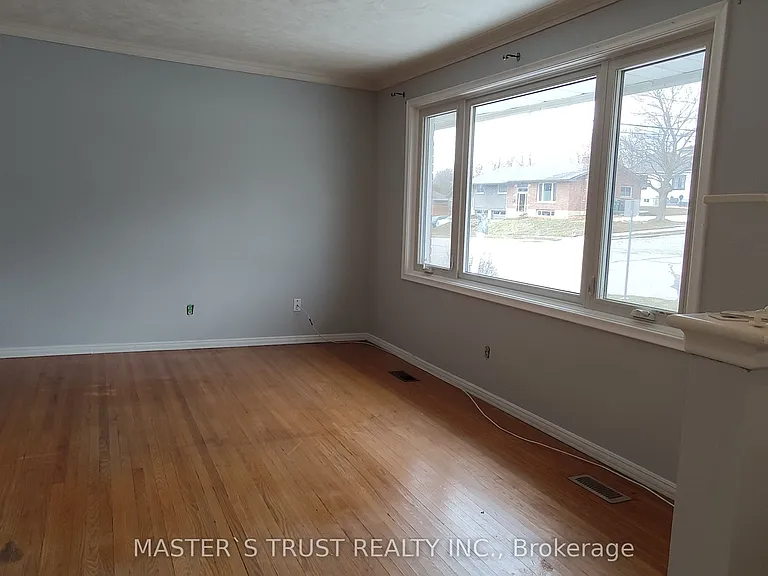 30 William St #UPPER — Photo 5