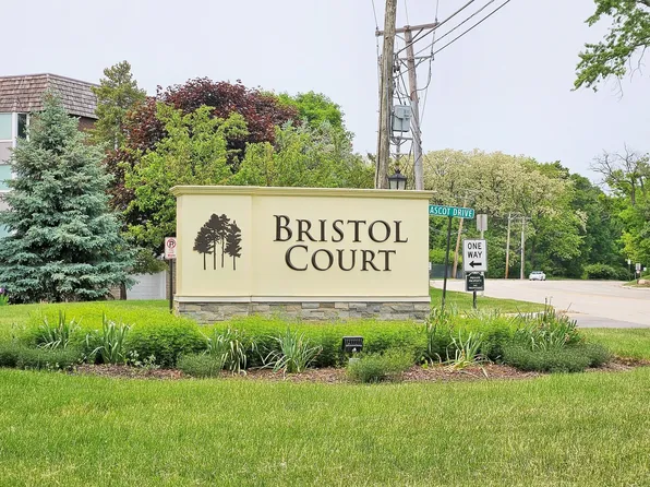 500 Thames Pkwy APT 2K, Park Ridge, IL 60068