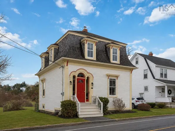 66 Tannery Rd, Lunenburg, NS B0J 2C0