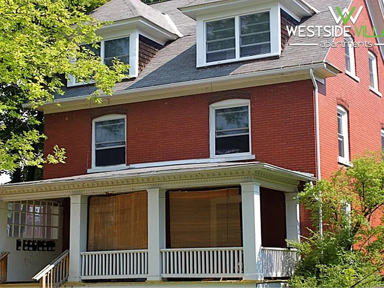 123 S Gill St — Photo 1