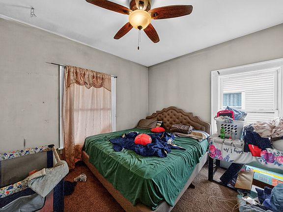 2nd image of 2048 E Walnut St