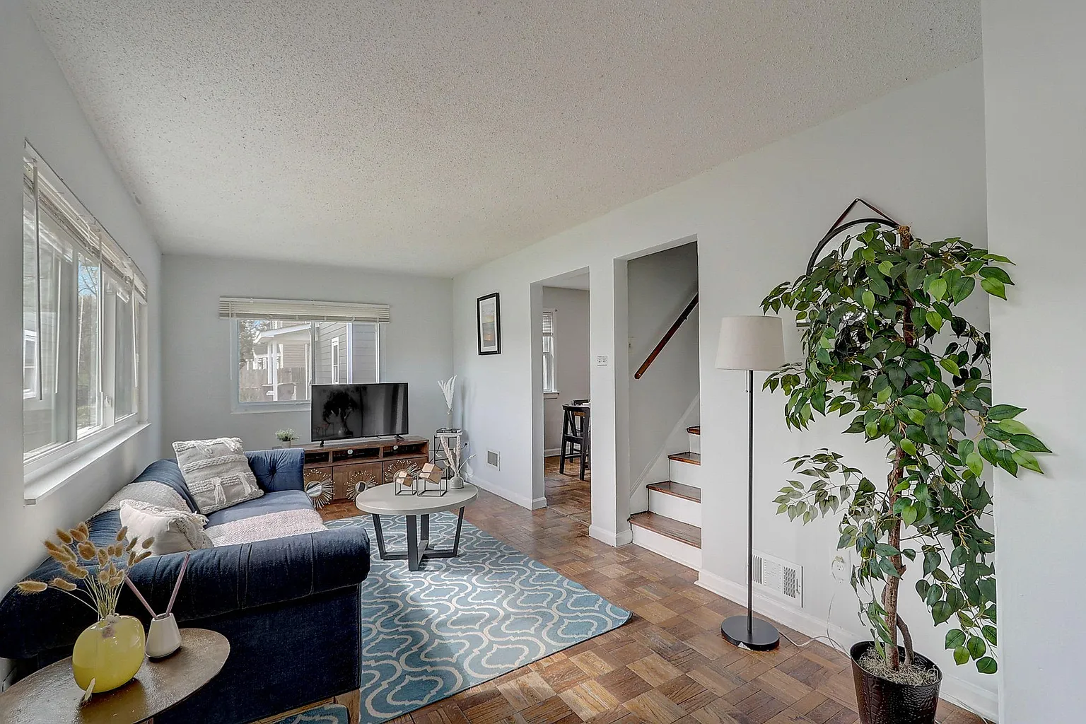 6008 Riverside Dr photo 1