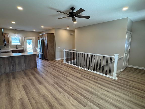 4th image of 1020 East St
