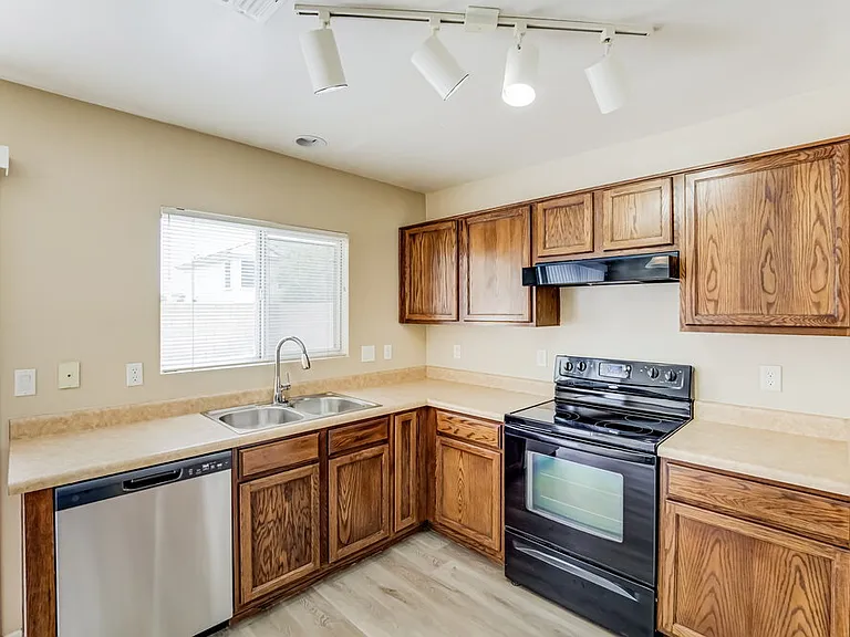 1105 S 225th Ave — Photo 9