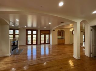 140 S Crescent Dr #B, Beverly Hills, CA 90212