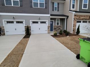 22 Village Edge Dr, Lillington, NC 27546