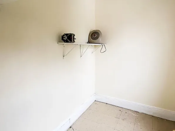 170 Saint Pauls Avenue image 6 of 11