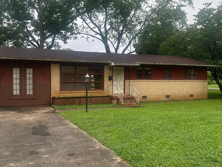 303 Kansas Ave — Photo 1