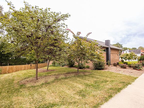 3rd image of 304 Mascoutah Ave