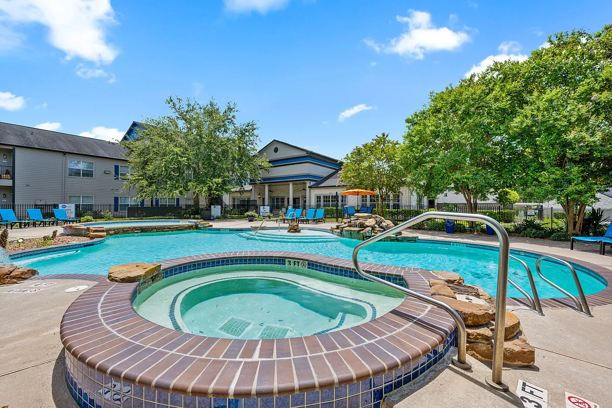 Building Photo - Oak Grove