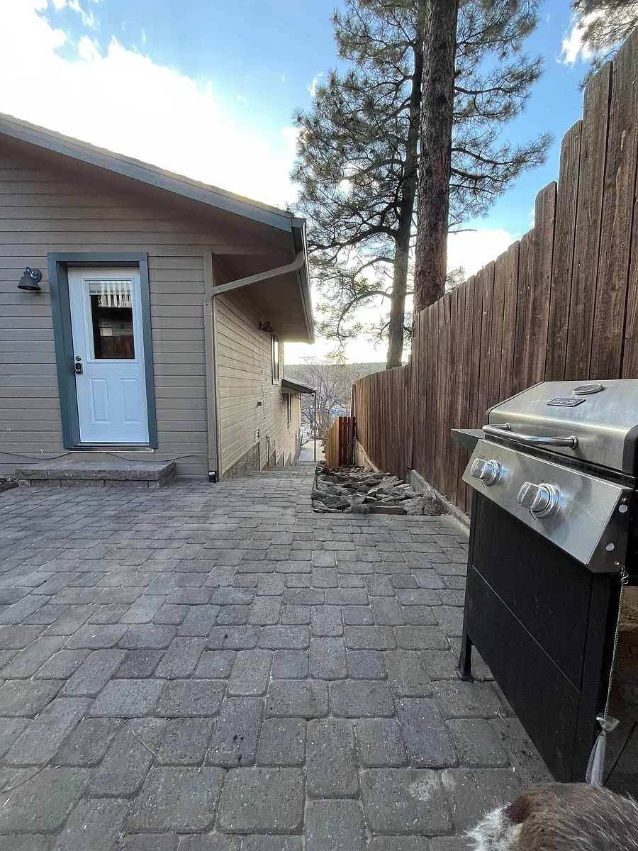 patio, front door and walkway to driveway - 1406 N Evergreen Dr #2