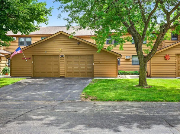 970 Manor Dr APT 74, Neenah, WI 54956
