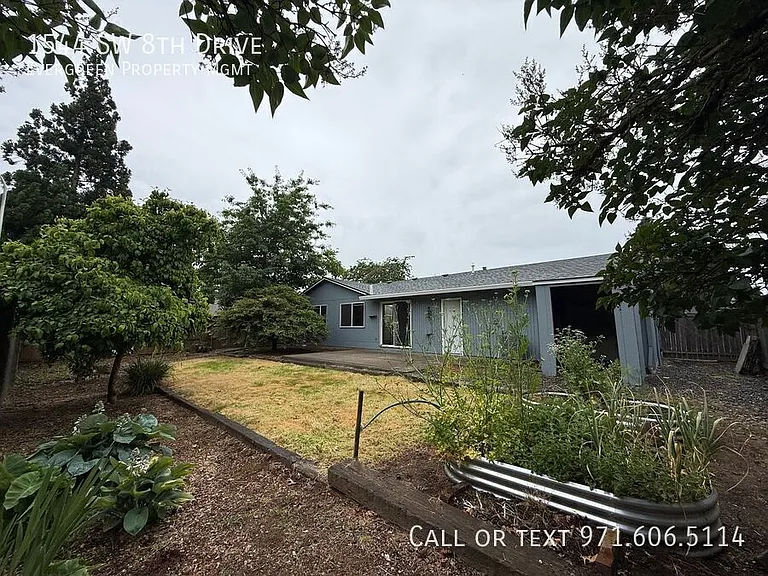 1544 SW 8th Dr — Photo 32