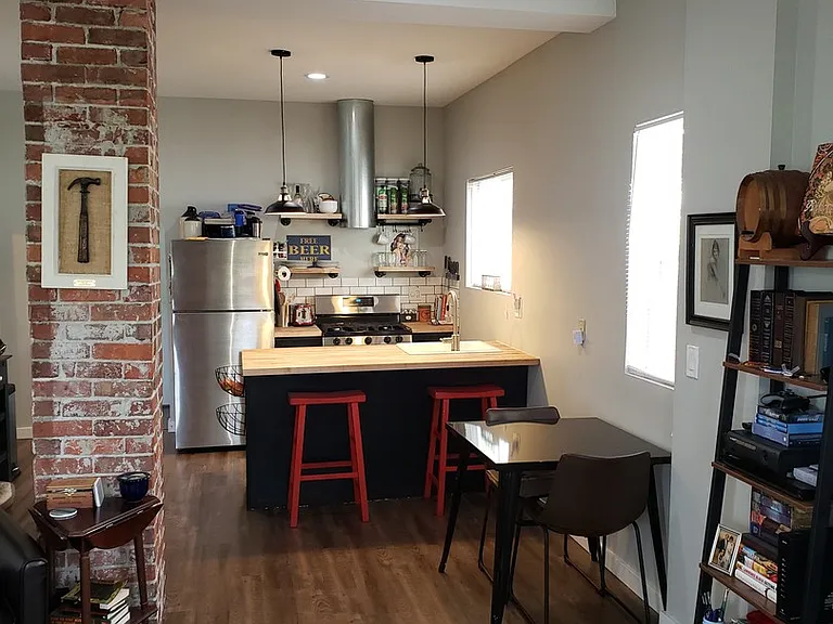 642 N State St — Photo 6