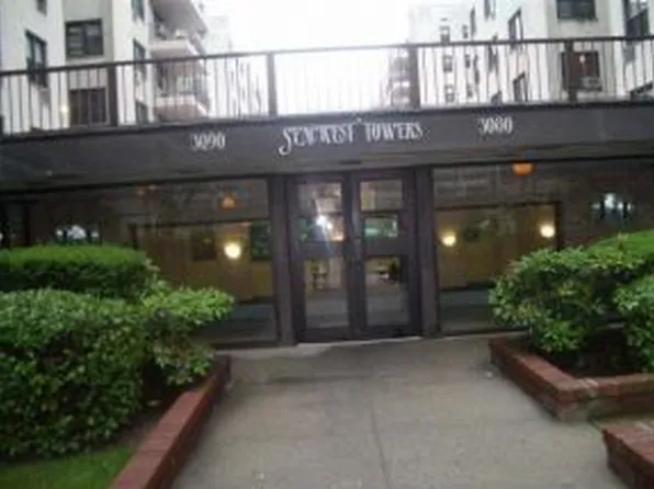 3080 Voorhies Avenue image 1 of 12