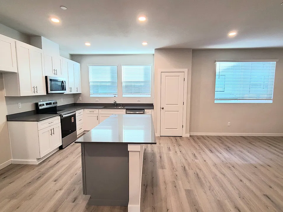 15215 35th Ave W #C2