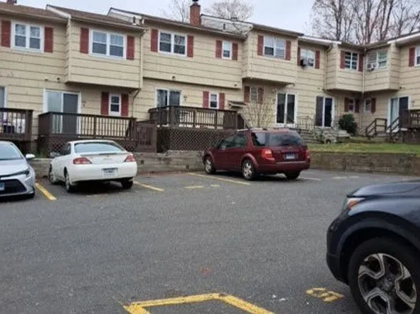 99 Lantern Park Dr, Naugatuck, CT 06770