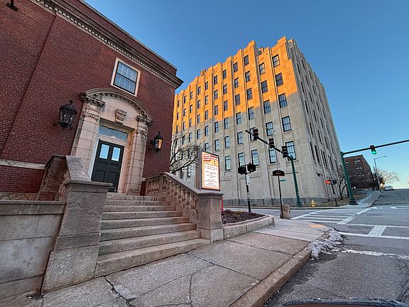 Lynden House is located in an upscale and historic urban neighborhood
