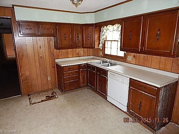 3rd image of 1 Suburban Ct