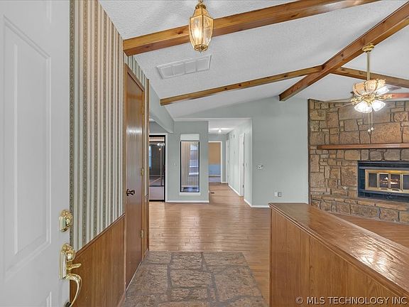 3rd image of 1313 W Orlando Pl
