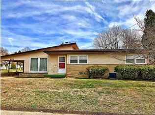 303 Bedford St, Ravenswood, WV 26164