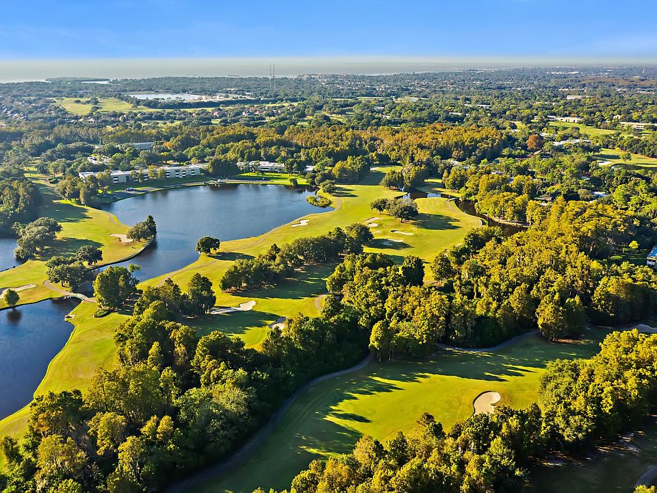 Mins from Innisbrook Golf Course and home of the Valspar Golf tournament!