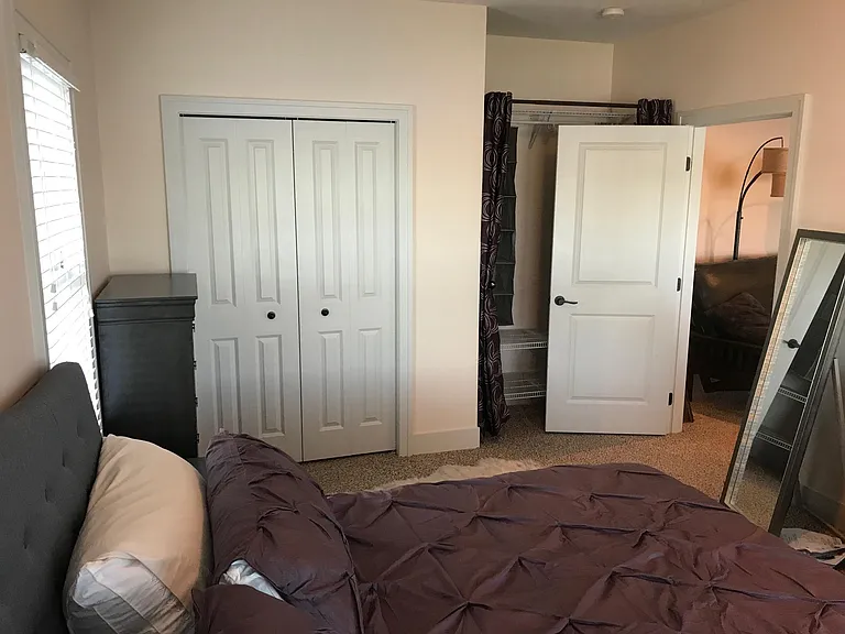 Large closet 2nd closet added / includes linens